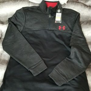 BNWT under armour pull over